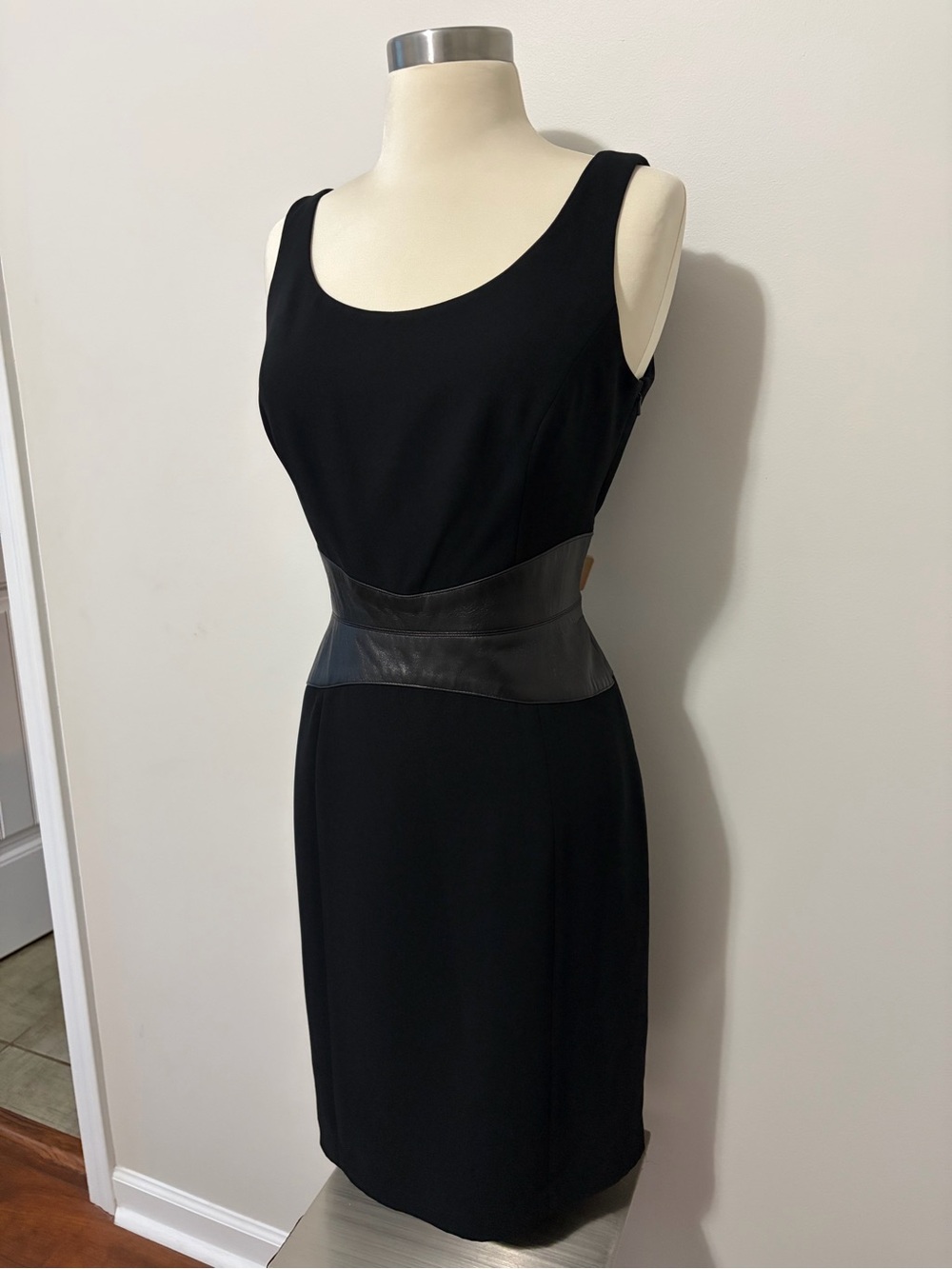 Vintage Liz Claiborne Black Sleeveless Midi Dress Leather Waist 8 Whimsigoth LBD - Picture 2 of 10